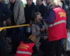 В очереди на КПВВ &quot;Марьинка&quot; люди теряют сознание
