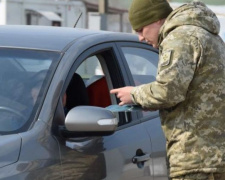 В пунктах пропуска Донбасса обнаружили фейковые документы, крупную сумму денег и наркотики