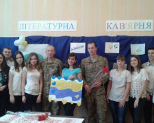В авдеевскую школу пришли десантники: смотрите фото