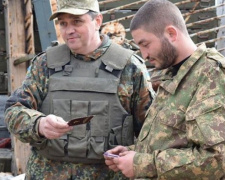 Защитника Авдеевки наградили медалью от Украинской православной церкви
