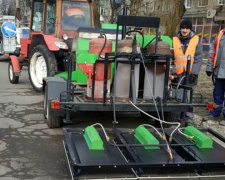 Комунальники Авдіївки вивели на вулиці міста сучасний комплекс для ямкового ремонту доріг (ФОТОФАКТ)