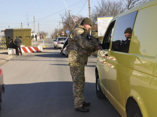 Утренняя сводка с донбасских КПВВ: легче всего проехать через «Гнутово»
