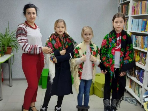 В Авдеевке школьники устроили рождественские посиделки