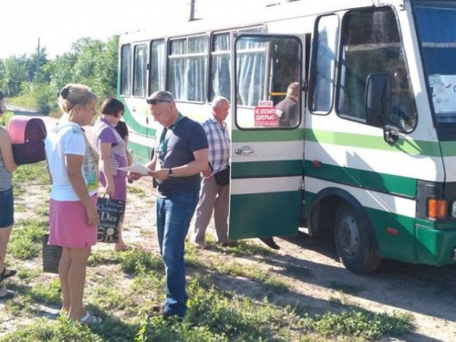 На Донетчине социальный автобус связал два прифронтовых поселка с цивилизацией