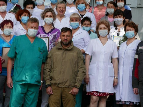 Авдеевских медиков поздравили с профессиональным праздником