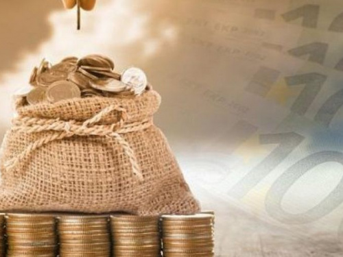 Стало известно, сколько денег украинцы отнесли на депозиты в банки