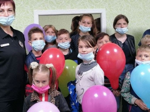 В Авдіївці поліцейські влаштували свято для дітей