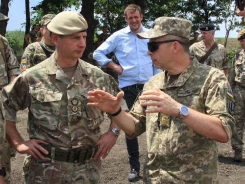 Позиции украинских войск в районе Авдеевки посетили британские военные (ФОТО + ВИДЕО)