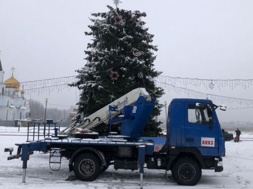 Почему погасла елка на площади ДК и когда снова засияет