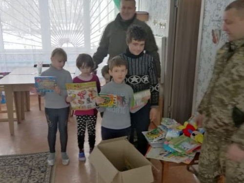 Авдеевские "симики" порадовали детишек «Искорки»