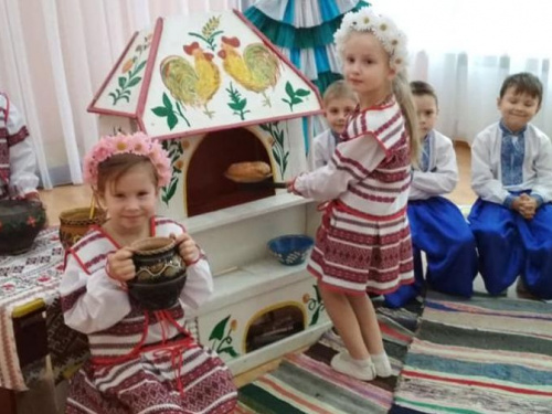 Дети весело отметили праздник Андрея Первозванного в Авдеевке (ФОТО)