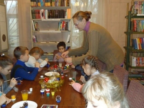 Свято Миколая чи як в авдіївській бібліотеці дітям новорічний настрій піднімали (ФОТО)