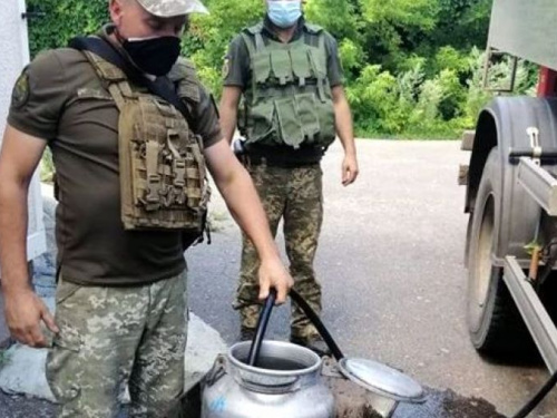 Симики Авдеевки обеспечивают жителей прифронтовых поселков продуктами и питьевой водой