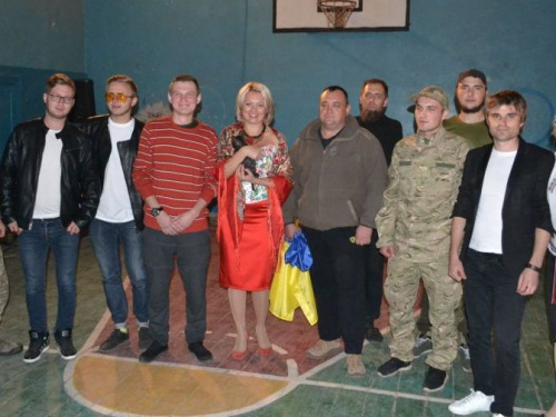 Концерт, обогрев и вкусности: в районе Авдеевки поддерживают украинских воинов (ФОТО)
