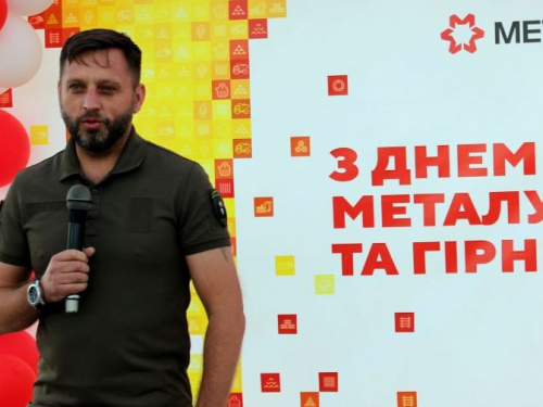 Виталий Барабаш поздравил заводчан с Днем металлурга и горняка