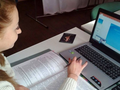 Городская служба занятости работает с безработными в режиме онлайн 