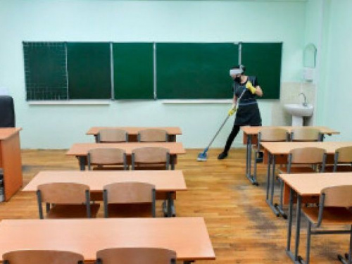 Частину шкіл переводять на дистанційне навчання