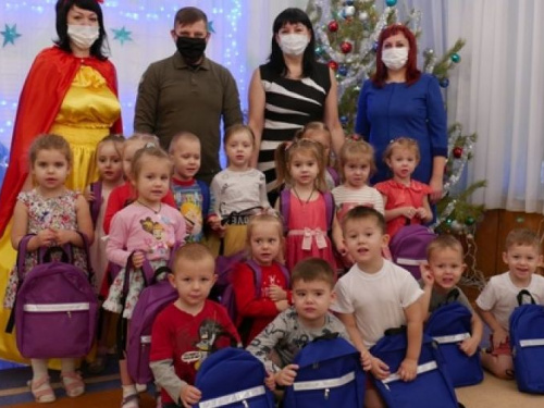 В Авдеевке дети получили от ДонОГА подарки к Новому году