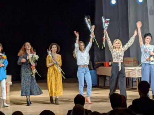 Киевские артисты пригласили авдеевцев на «Девичник»