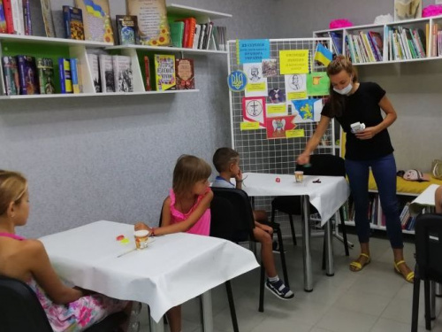 В Авдеевке прошел мастер-класс по изготовлению патриотических сувениров