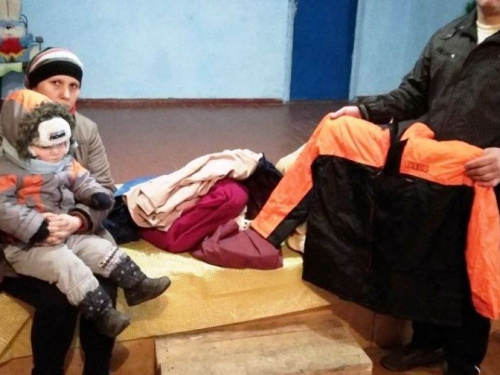 Гвозди, консервы, одежду и литературу развозили авдеевские «симики» (ФОТО)