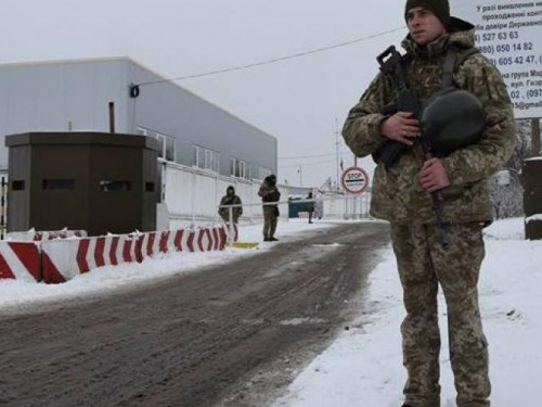 Как прошло 21 февраля на донбасских КПВВ: задержания, гуманитарный груз, много людей