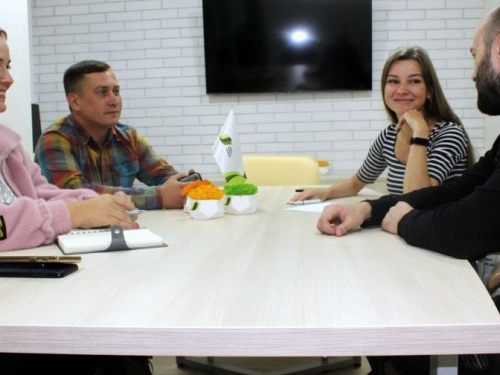 В Авдеевке серые стены многоэтажек украсят яркие муралы