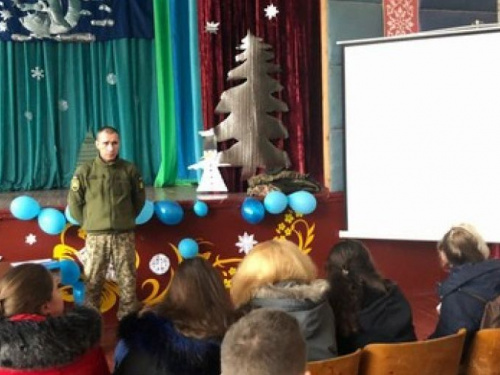 Представители военкомата провели встречу с авдеевскими  старшеклассниками