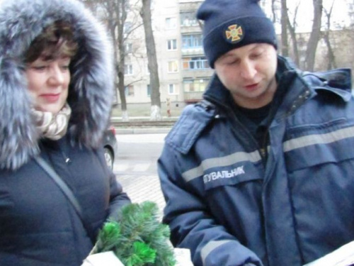 Спасатели провели с жителями Авдеевки беседы о взрывной опасности