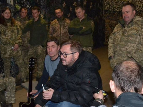 «Золотой голос» Украины поздравил военных в районе Авдеевки (ВИДЕО)