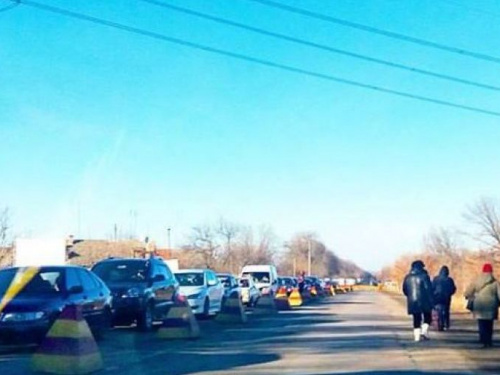 Сводка с КПВВ на линии разграничения: большие очереди, найдены деньги и боеприпасы