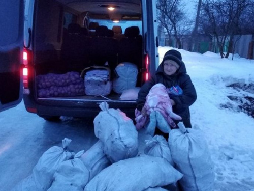 Авдеевские "симики" и волонтеры не оставили без помощи жителей прифронтового района (ФОТО)