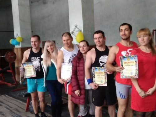 Авдеевские богатыри померялись силами (ФОТО)