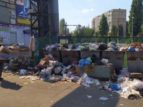 Авдеевка утопает в мусоре (ФОТОФАКТ)