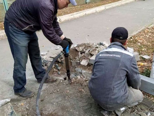 В Авдеевке коммунальщики делают город удобным для маломобильных горожан 