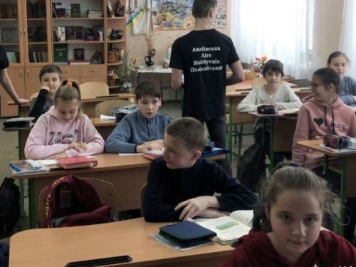 В Авдеевке полицейские призывают школьников к здоровому образу жизни