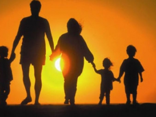 Двоих авдеевских малышей, оставшихся без родительской опеки, взяли в приемную семью