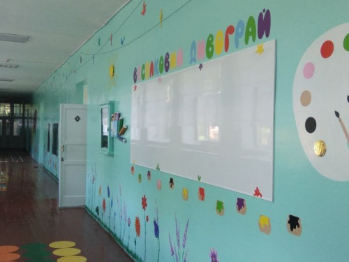 В Авдеевке креативно подошли к оформлению одной из городских школ (ФОТОФАКТ)