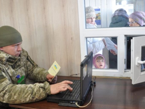 Утро 13 января у донбасских КПВВ: очереди стали меньше