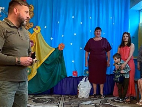 В Авдіївці до вихованців центру "Іскорка" у День захисту дітей завітали шановні гості