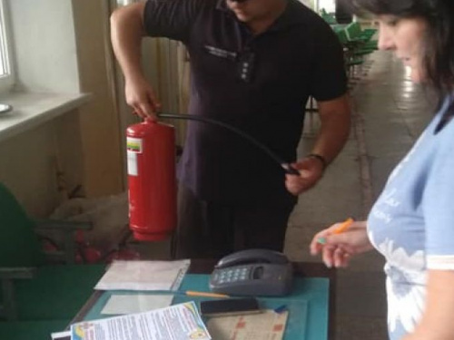 Выборы: в Авдеевке и Ясиноватском районе осмотрели избирательные участки (ФОТО)