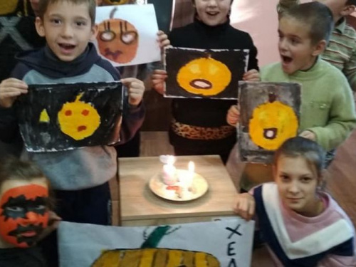 В прифронтовой Авдеевке отметили Хеллоуин (ФОТО)