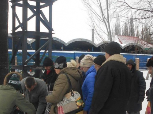 В Авдеевке волонтеры поддержали бездомных