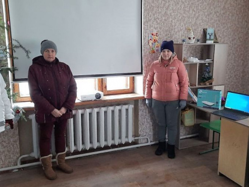Гуманитарная организация доставила в село Тоненькое мебель и оборудование для информационной комнаты