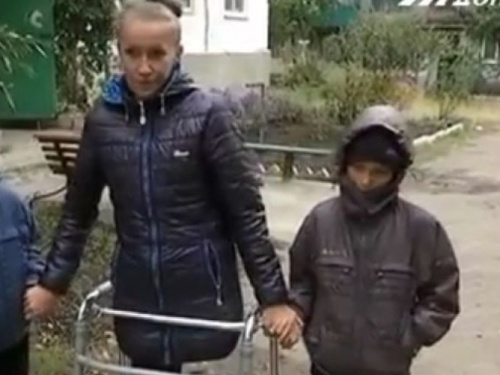 Мать и дети из Авдеевки пострадали при обстреле: как их спасают (ВИДЕО)