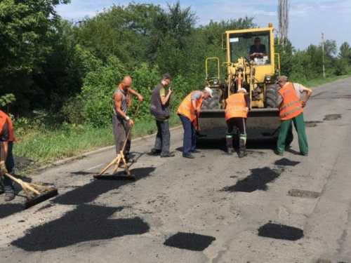 В Авдеевке идет работа на всех фронтах: фоторепортаж