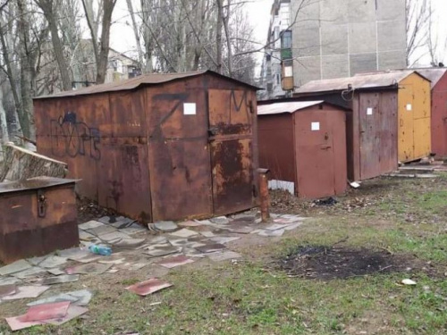 В Авдіївці демонтують незаконно встановлені гаражі