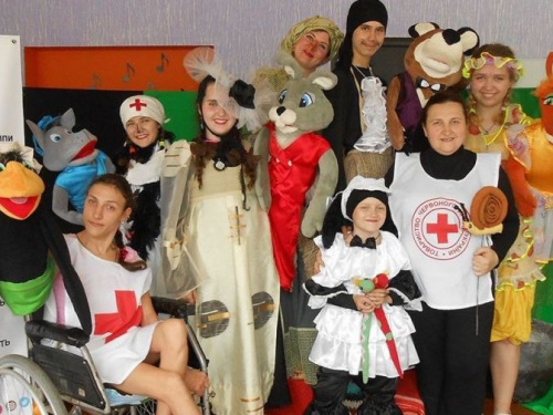 Кукольный театр помогает снимать стресс детям Авдеевки