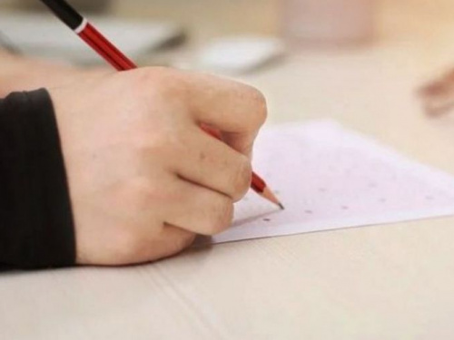 Экзамен по математике станет обязательным для выпускников школ с 2021года