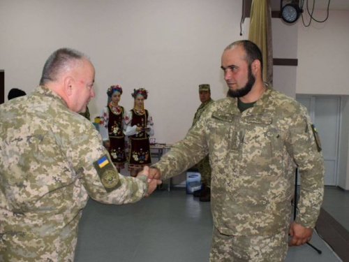 В Авдеевке чествовали защитников: фоторепортаж